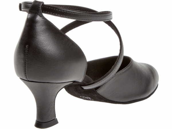 Diese geschlossenen Tanzschuhe bieten mit dem Kreuzriemchen einen guten Halt